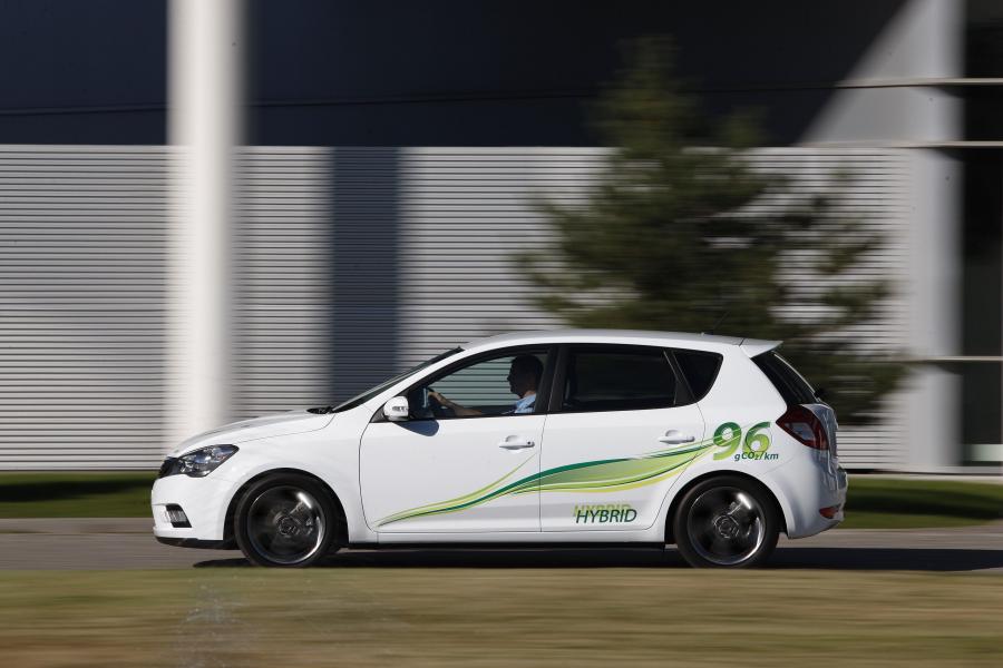  Kia cee&rsquo;d Hybrid 2010 года  (фото 6 из 33)